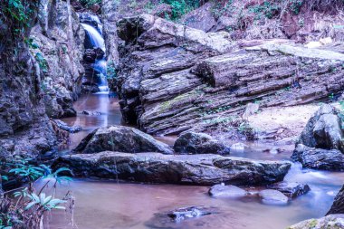 Mork Fa şelalesinin manzarası, Tayland.
