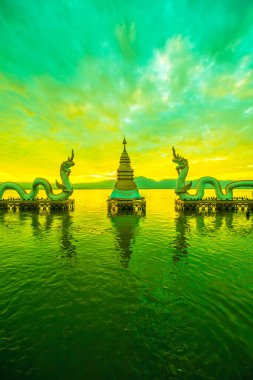 Beyaz Naga heykeli Kwan Phayao, Tayland 'da.