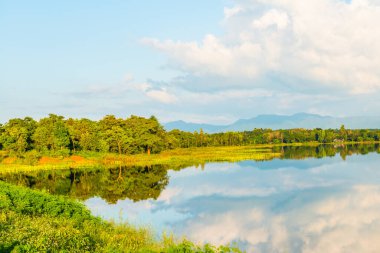 Mae Tam rezervuarının manzara görüntüsü, Tayland.