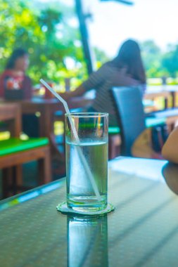 Thailand 'da su dolu bir bardak..