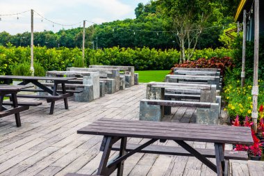 Modern masa ve sandalye park, Tayland.