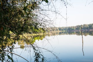 Tayland 'ın Chiangmai ilindeki Huay Tueng Tao gölünün manzara manzarası.