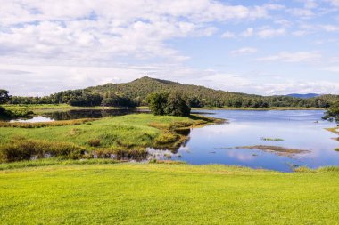 Mae Puem rezervuarının manzara görüntüsü, Tayland.
