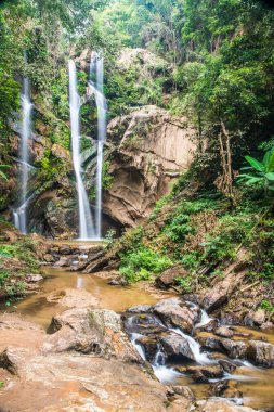Tayland 'ın Chiangmai ilinde Mork Fa şelalesi.