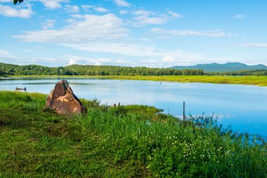Mae Puem rezervuarının manzara görüntüsü, Tayland.