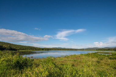Mae Puem rezervuarının manzara görüntüsü, Tayland.