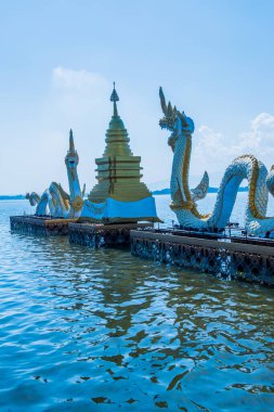 Beyaz Naga heykeli Kwan Phayao, Tayland 'da.