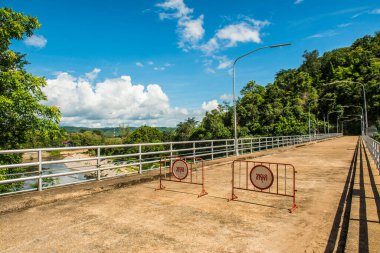Somut yol Kiew Lom barajı, Tayland