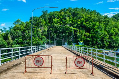 Somut yol Kiew Lom barajı, Tayland