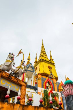 Tayland 'daki Huai Sai Khao Tapınağı' ndaki güzel bina..