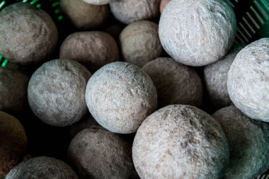 Bir grup mermer top Loknimit, Tayland 'a hazırlanıyor.