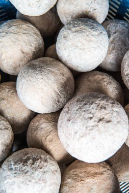 Bir grup mermer top Loknimit, Tayland 'a hazırlanıyor.