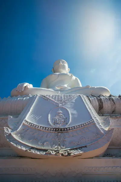 Fehér Buddha Szobor Építése Alatt Phra Maeyen Templom Thaiföld — Stock Fotó