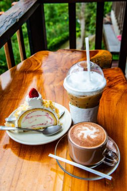 Dondurmalı pasta, buzlu kahve ve sıcak çikolata, Tayland.