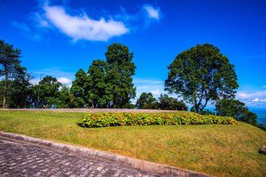 Dağ manzaralı güzel bir park. Doi Tung Villa, Chiang Rai vilayetinde..