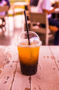 Buzlu Bal Limonlu Oolong Plastik Cam, Tayland.