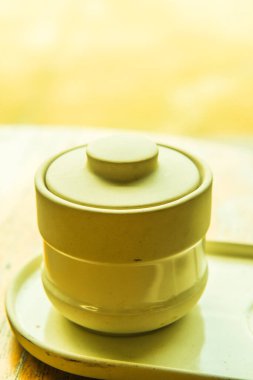 Kapaklı modern seramik kavanoz, Tayland.