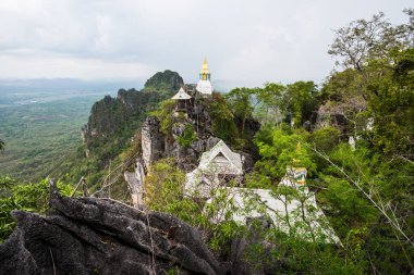 Chalermprakiat Prachomklao Rachanusorn Tapınağı 'ndaki dağda Pagoda, Tayland