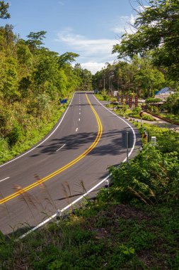 Kwan Phayao 'nun Tayland' daki dağ manzarası.