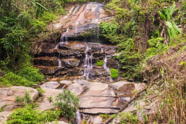 Tayland 'ın Chiangmai eyaletindeki Monthathan şelalesi.