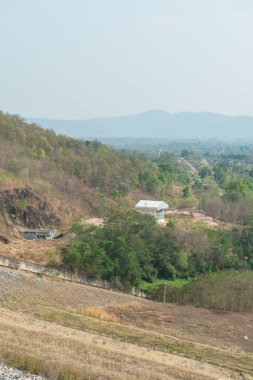 Mae Ngat Somboon Barajı, Tayland Yolu.