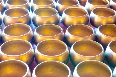 Bağış için bir grup bağış kasesi, Tayland.