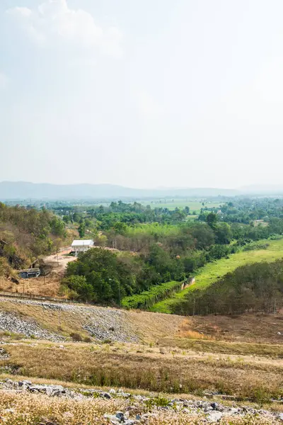 Mae Ngat Somboon Barajı, Tayland Yolu.