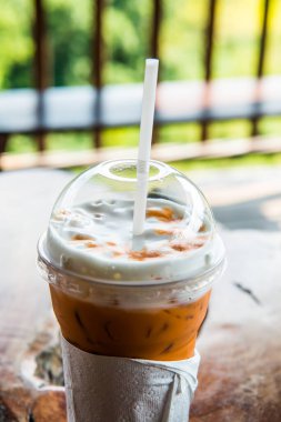 Plastik Bardakta Buzlu Süt Çayı Doğal Görüş, Tayland.