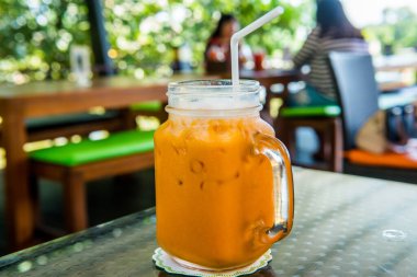 Modern Cam, Tayland 'da Buzlu Süt Çayı.