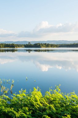 Mae Tam rezervuarının manzara görüntüsü, Tayland.
