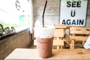 Plastik bardakta buzlu çikolata, Tayland