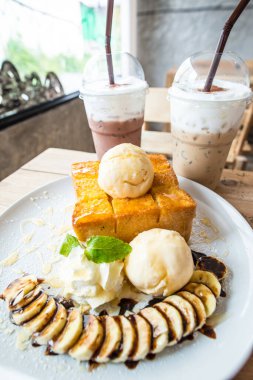 Dondurma ve beyaz tabak, Tayland