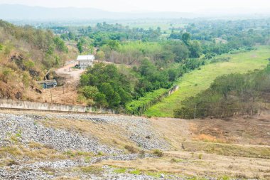 Mae Ngat Somboon Barajı, Tayland Yolu.