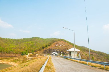 Mae Ngat Somboon Barajı, Tayland Yolu.