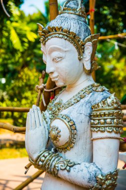 Tanrı heykeli yenileniyor, Tayland.