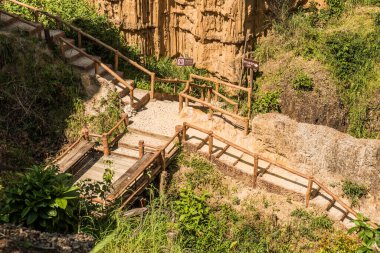 Pha Chau içinde yürüyüş yolu. Tayland 'da turistik bir yer..
