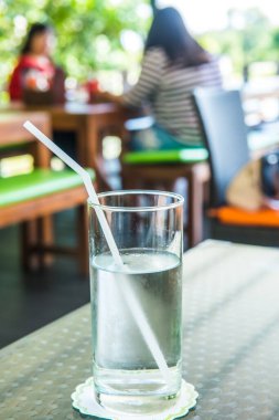 Thailand 'da su dolu bir bardak..