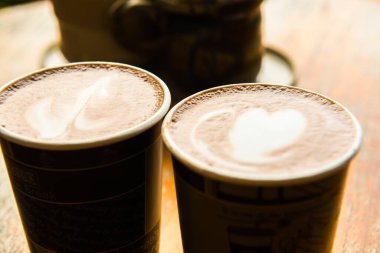 Peper Glass, Tayland 'da sıcak kakao.