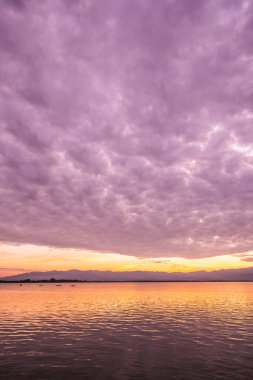 Kwan Phayao, Tayland 'da gün batımı.