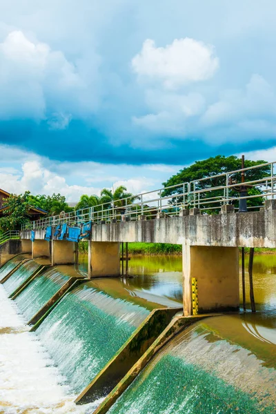 Weir, Tayland 'ın Lampang bölgesinde..