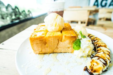 Dondurma ve beyaz tabak, Tayland