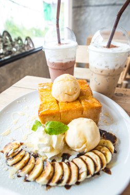 Dondurma ve beyaz tabak, Tayland