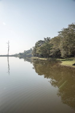 Tayland 'ın Chiangmai ilindeki Huay Tueng Tao gölünün manzara manzarası.