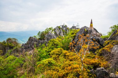 Chalermprakiat Prachomklao Rachanusorn Tapınağı 'ndaki dağda Pagoda, Tayland