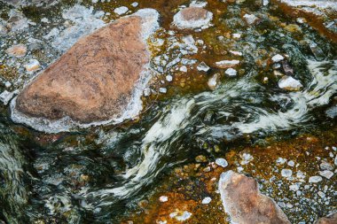 Sıcak su Chae Son 'da akıyor Sıcak kaynak, Tayland.