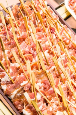 Taze domuz eti, kızarmış domuz, Tayland