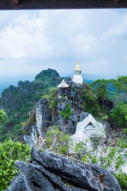 Chalermprakiat Prachomklao Rachanusorn Tapınağı 'ndaki dağda Pagoda, Tayland