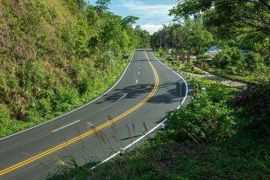 Kwan Phayao 'nun Tayland' daki dağ manzarası.