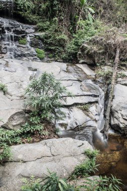 Tayland 'ın Chiangmai eyaletindeki Monthathan şelalesi.