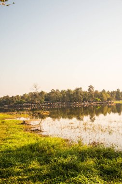 Tayland 'ın Chiangmai ilindeki Huay Tueng Tao gölünün manzara manzarası.